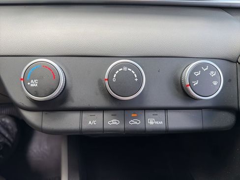 Certified 2024 Hyundai Elantra SE FWD image 24