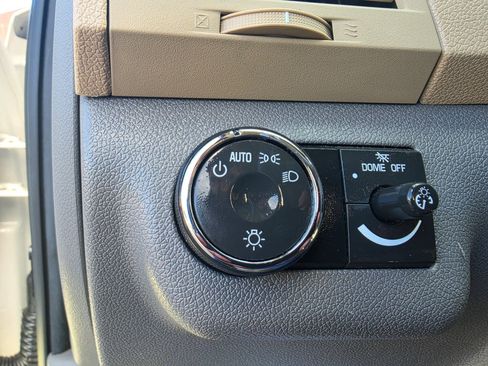 Used 2011 Chevrolet Traverse LT w/ Personal Connectivity Package FWD image 28