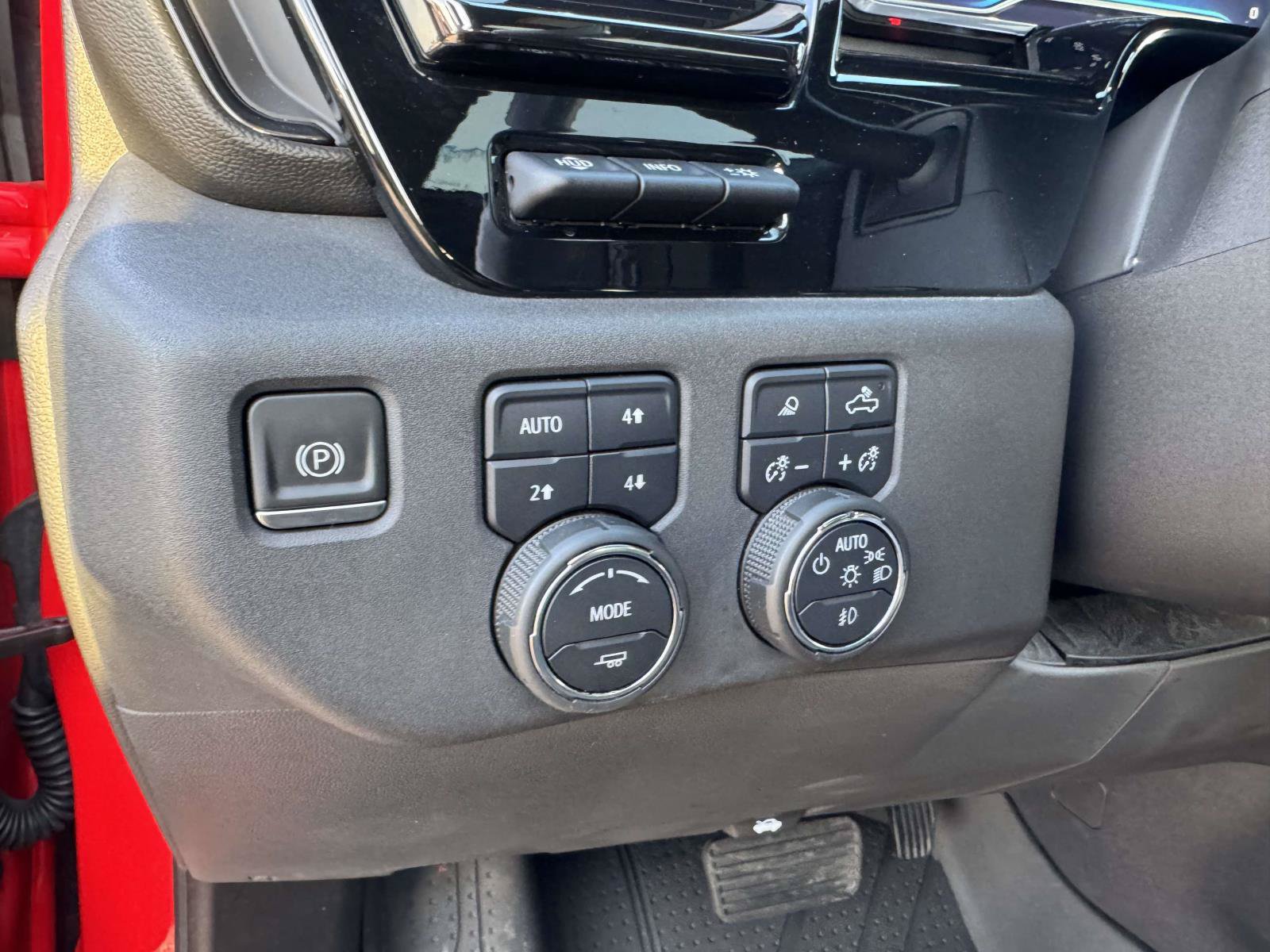Used 2023 Chevrolet Silverado 1500 ZR2 w/ Technology Package AWD/4WD image 32