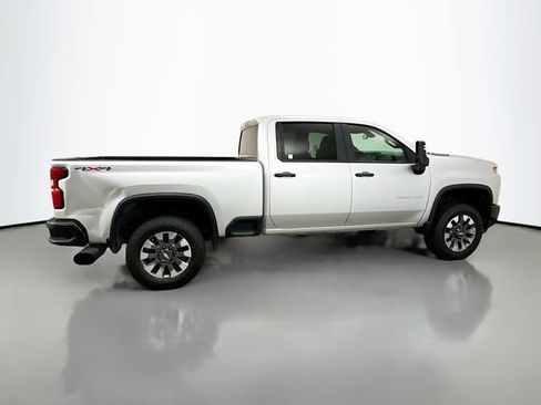 Used 2022 Chevrolet Silverado 2500 Custom w/ Custom Value Package image 9