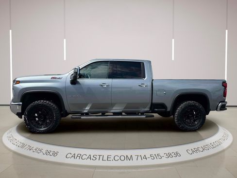 Used 2025 Chevrolet Silverado 2500 LTZ w/ LTZ Convenience Package AWD/4WD image 2