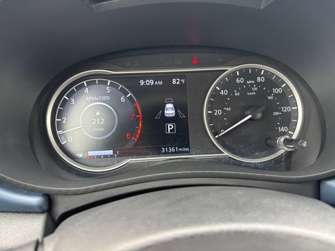 Used 2025 Nissan Versa SV FWD image 38