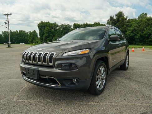 Used 2018 Jeep Cherokee Limited AWD/4WD image 6