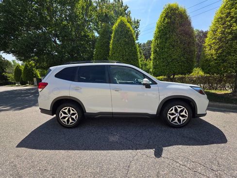 Used 2021 Subaru Forester Premium AWD/4WD image 6