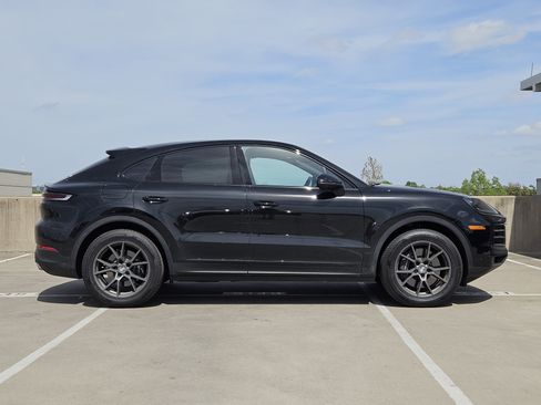 Certified 2025 Porsche Cayenne Coupe image 9