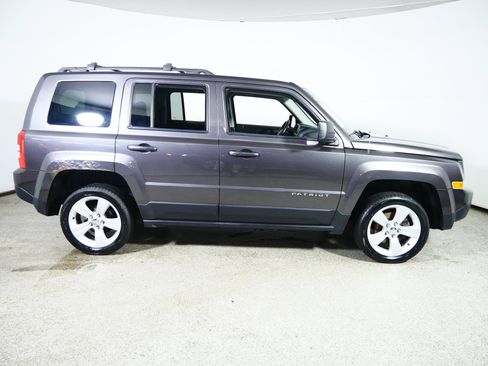 Used 2016 Jeep Patriot Latitude AWD/4WD image 8