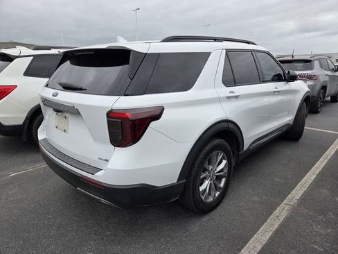 Used 2020 Ford Explorer XLT w/ Equipment Group 202A AWD/4WD image 8