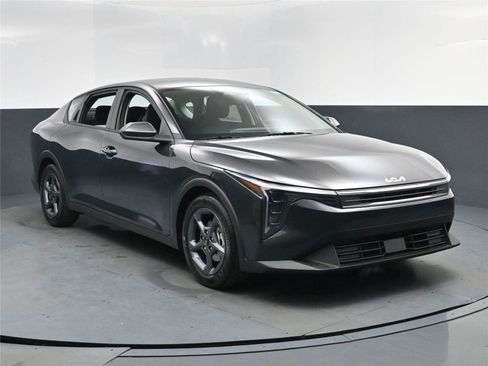 New 2025 Kia K4 LXS image 8