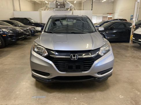 Used 2018 Honda HR-V LX image 5