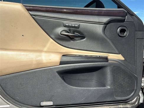 Used 2019 Lexus ES 350 350 Luxury image 18