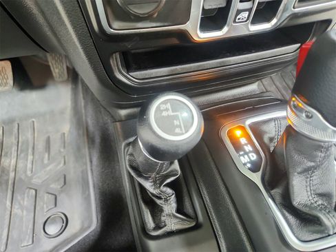 Used 2022 Jeep Gladiator Sport image 25