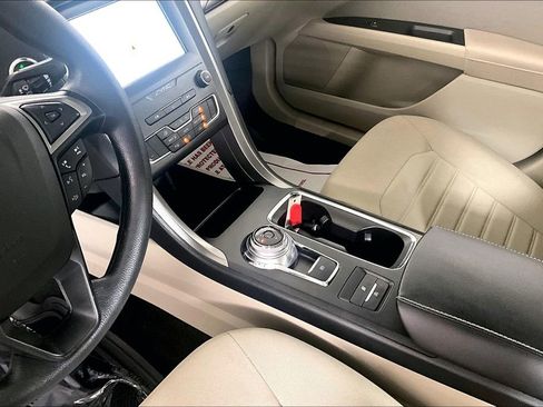 Used 2020 Ford Fusion SE image 17