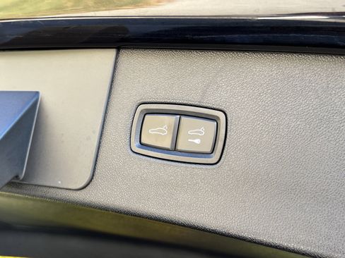 Certified 2022 Porsche Cayenne S Platinum image 21