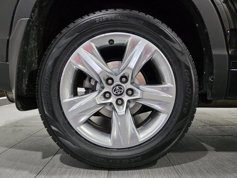 Used 2017 Toyota Highlander Limited image 25