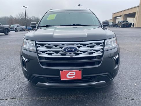 Used 2019 Ford Explorer XLT image 2