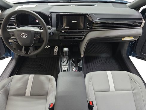 Used 2025 Toyota Camry SE image 10