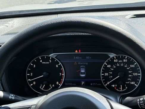 Used 2024 Nissan Altima 2.5 SV FWD image 12