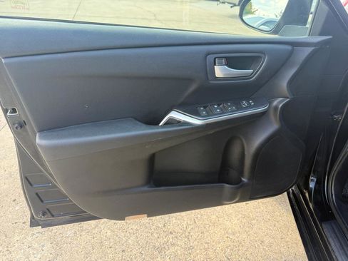 Used 2016 Toyota Camry SE w/ Moonroof Package FWD image 11