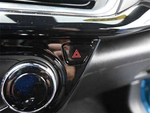 Certified 2025 Chevrolet Trax RS w/ Sunroof Package image 23