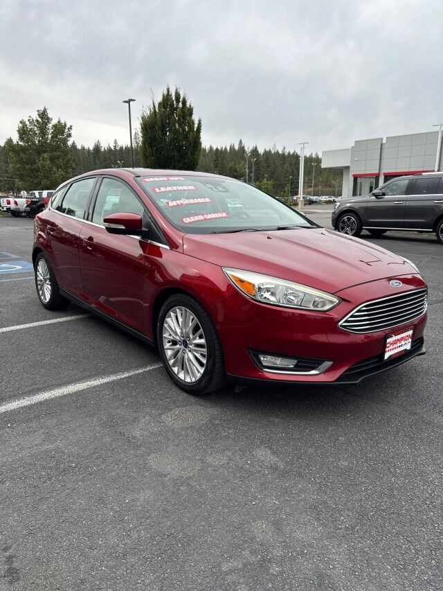Used 2015 Ford Focus Titanium w/ Titanium Technology Package FWD image 3