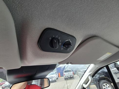 Used 2017 Ford Transit 150 XLT image 22