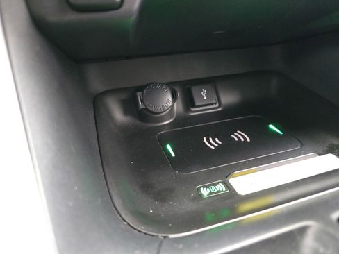 Used 2020 Toyota RAV4 XLE w/ Convenience Package FWD image 34