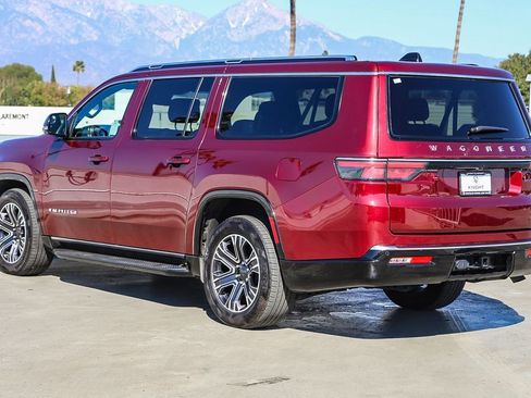 Used 2024 Jeep Wagoneer L Series II RWD image 7