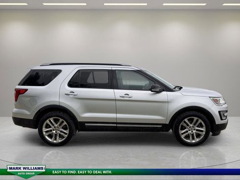Used 2017 Ford Explorer XLT w/ Equipment Group 202A AWD/4WD image 2