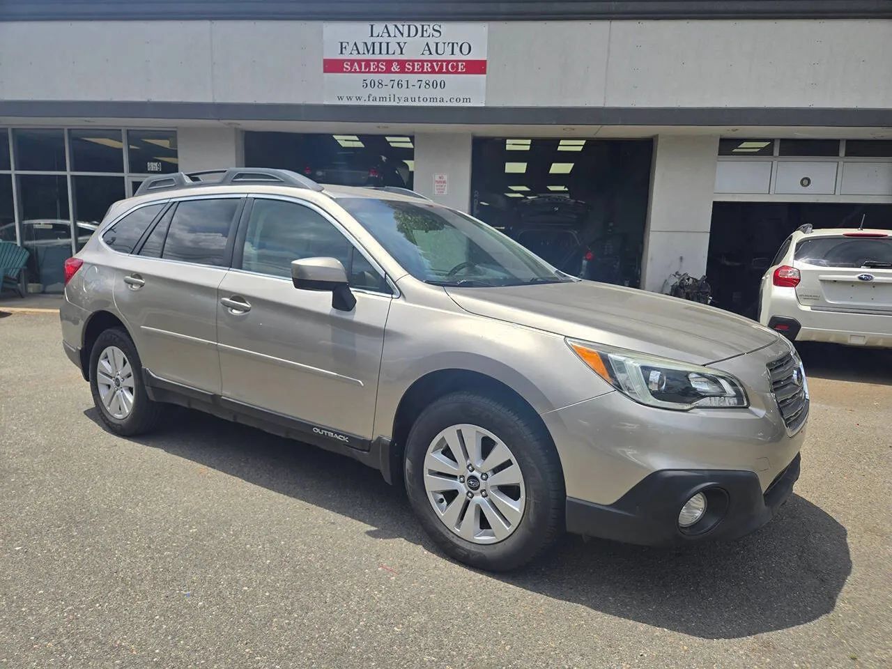 Used 2016 Subaru Outback 2.5i Premium AWD/4WD image 1