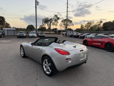 Used 2009 Pontiac Solstice Convertible w/ Preferred Package image 5