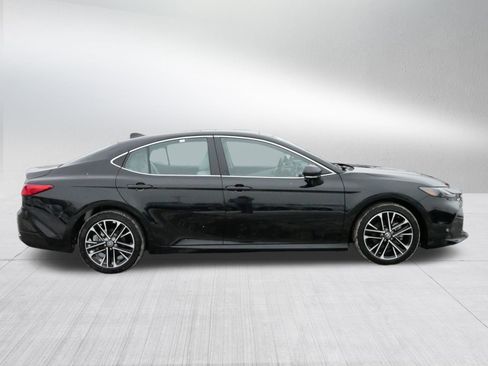 Used 2025 Toyota Camry XLE image 8