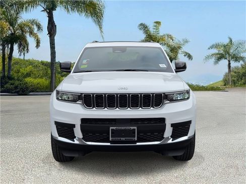 New 2025 Jeep Grand Cherokee L Laredo image 3