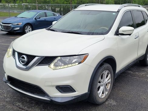 Used 2015 Nissan Rogue SV w/ SV Premium Package FWD image 2