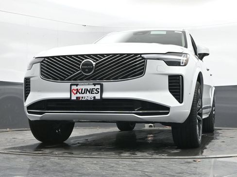 New 2026 Volvo XC90 B6 Plus w/ Protection Package AWD/4WD image 38