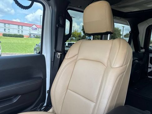 Used 2022 Jeep Wrangler Unlimited Sahara w/ LED Lighting Group AWD/4WD image 22