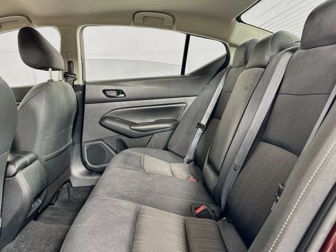 Used 2024 Nissan Altima 2.5 SV FWD image 11
