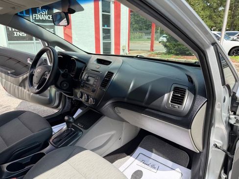 Used 2016 Kia Forte LX FWD image 19