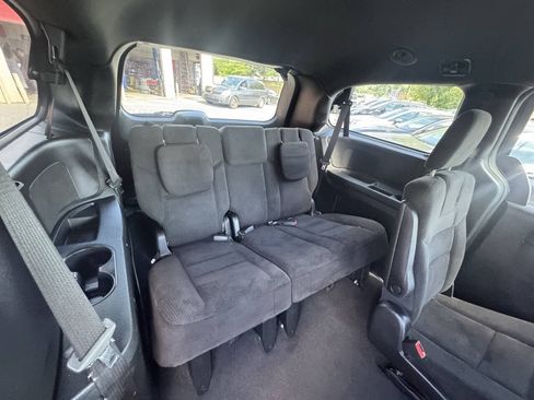 Used 2014 Dodge Grand Caravan SE FWD image 17