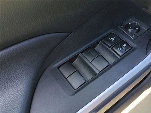Used 2020 Toyota RAV4 LE FWD image 9