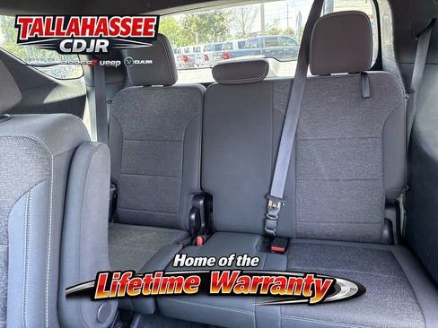 Used 2024 Chevrolet Traverse LT FWD image 28