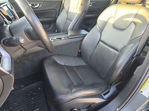 Used 2019 Volvo S60 T6 Momentum image 21