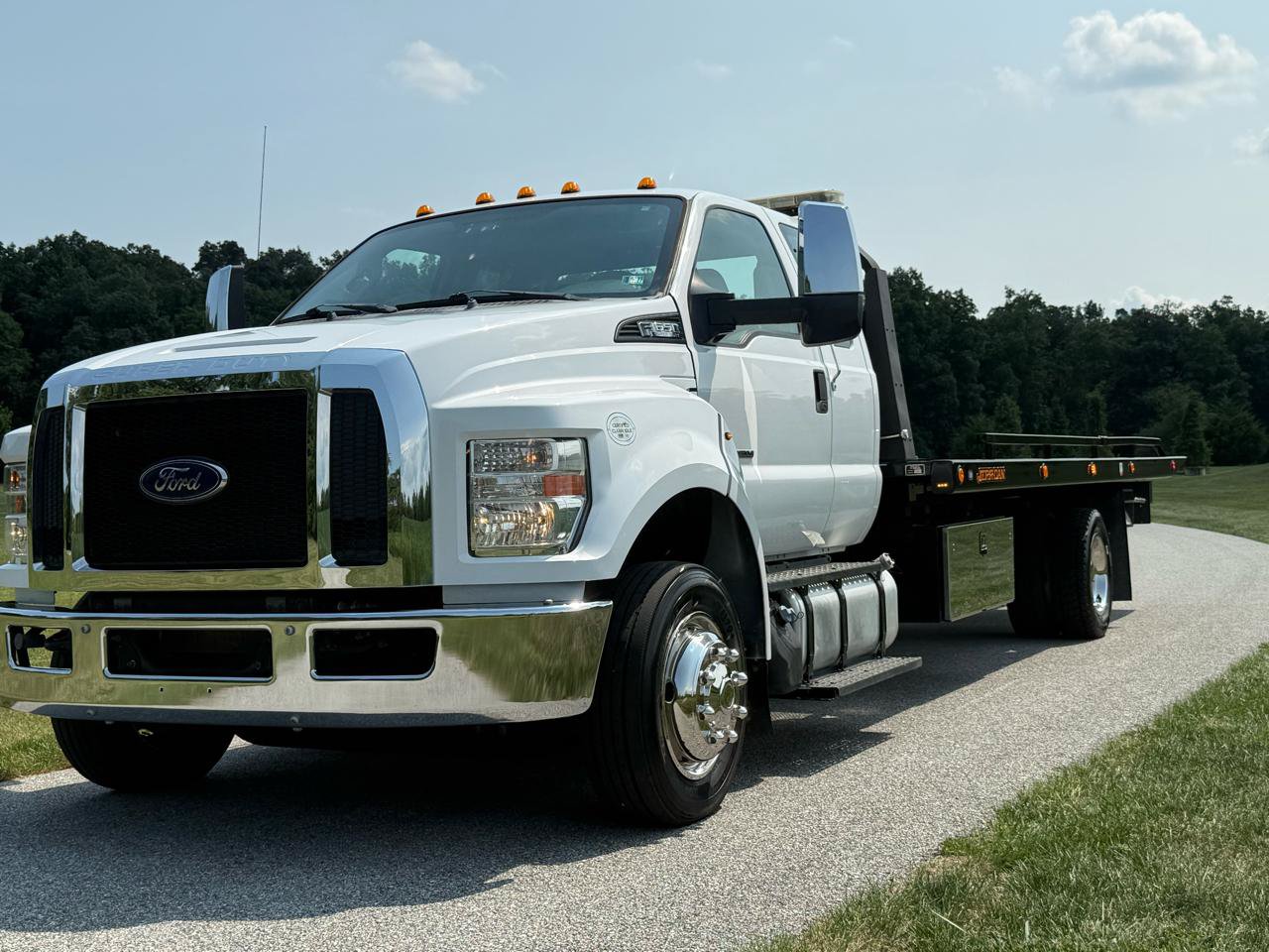 Used 2016 Ford F650 2WD SuperCab Super Duty image 1