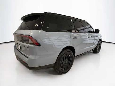 Used 2025 Lincoln Navigator Reserve w/ Jet Appearance Package image 7