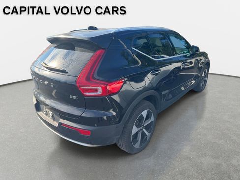 Used 2025 Volvo XC40 B5 Plus AWD/4WD image 3