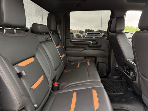 Used 2024 GMC Sierra 2500 AT4 image 25