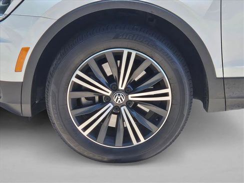 Used 2019 Volkswagen Tiguan SEL image 19