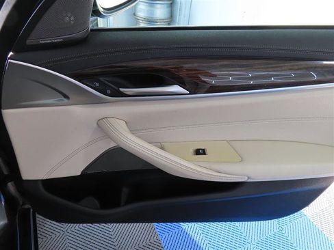 Used 2021 BMW 540i w/ Executive Package image 38