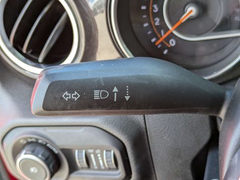 Used 2019 Jeep Wrangler Unlimited Sahara AWD/4WD image 15
