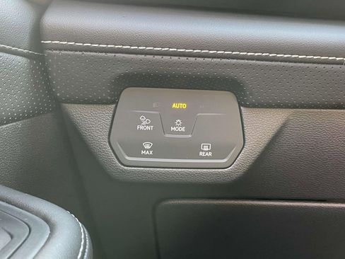 New 2026 Volkswagen Atlas SE FWD image 30