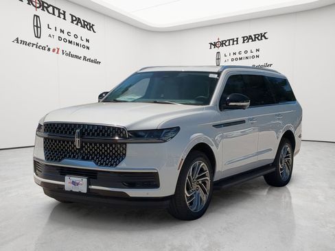 New 2026 Lincoln Navigator Premiere AWD/4WD image 7
